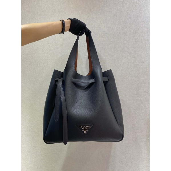 Prada shopping bag 🎉 1BG339